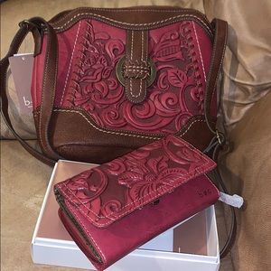 NWT Beautiful garland saddle tooled bag